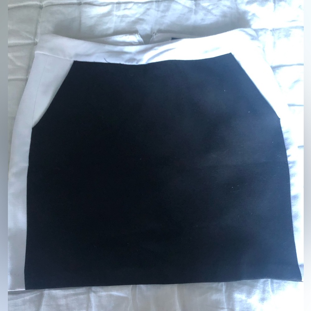 Banana Republic black and white miniskirt
